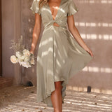 Elegantní saténová midi šaty s hlubokým V výstřihem pro ženy – Motýlí rukávy a asymetrická splývavá sukně