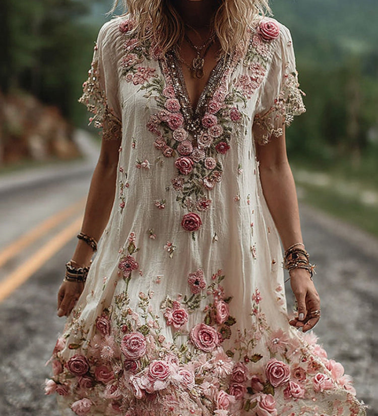 Robe Col V Brodée Fleurie – Élégance Florale et Style Romantique