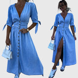 Elegantní Maxi Džínová Šaty s Výstřihem do V – Stylové A-Line Šaty s Knoflíky
