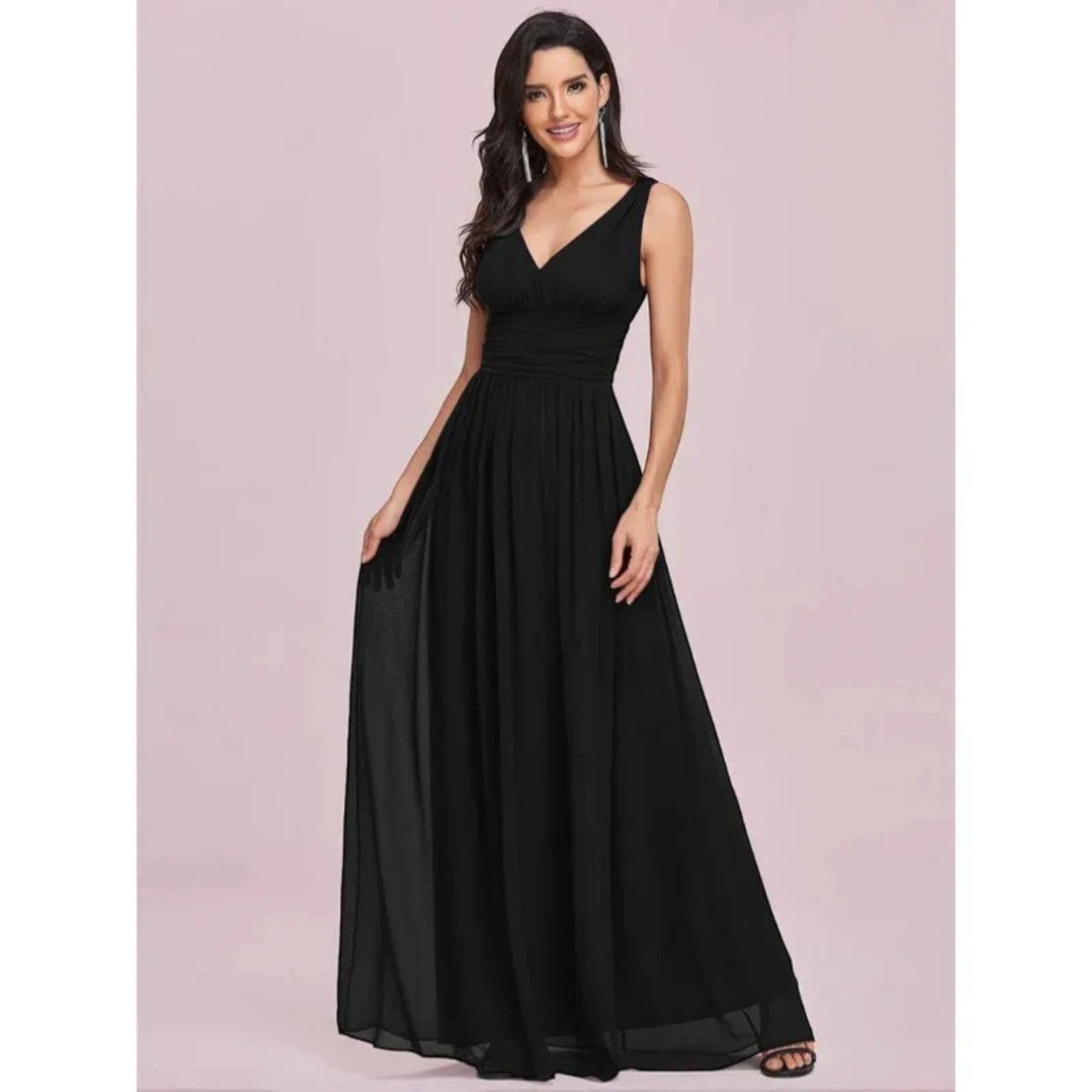 Elegantní Maxi Šaty s Hlubokým Výstřihem ve Tvaru V – Nadčasový Ženský Styl