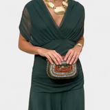 Dlouhá dámská šaty s výstřihem do V a květinovým vzorem – Elegantní a vzdušný outfit